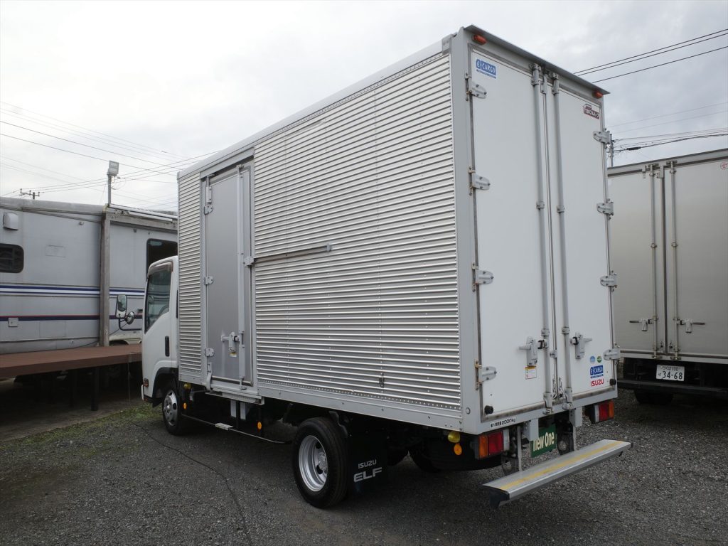 車両寸法 全長637cm 全幅191cm 全高311cm