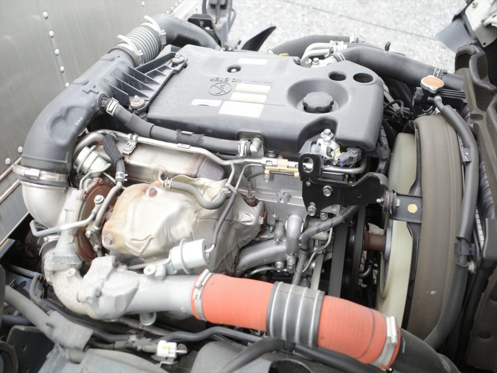 エンジン型式 4JJ1  3000ccディーゼルターボ　エンジン機関も状態良好です！