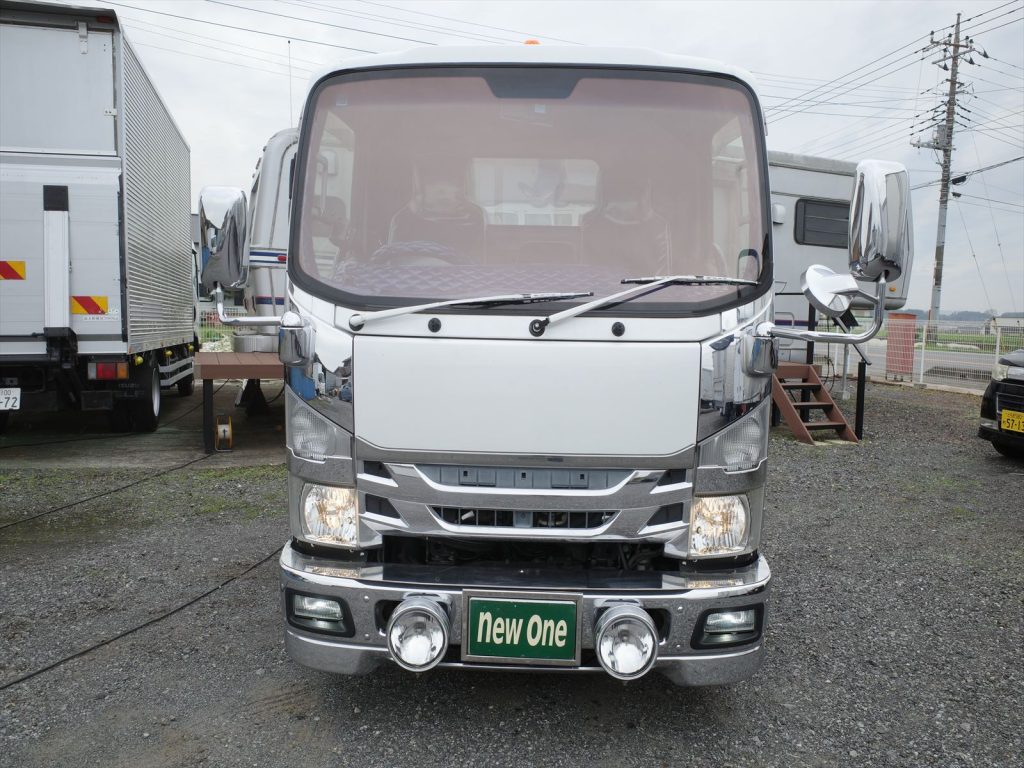 メッキパーツ多数!!最大積載量2000Kg車両総重量4715Kg 旧普通免許で運転できます!