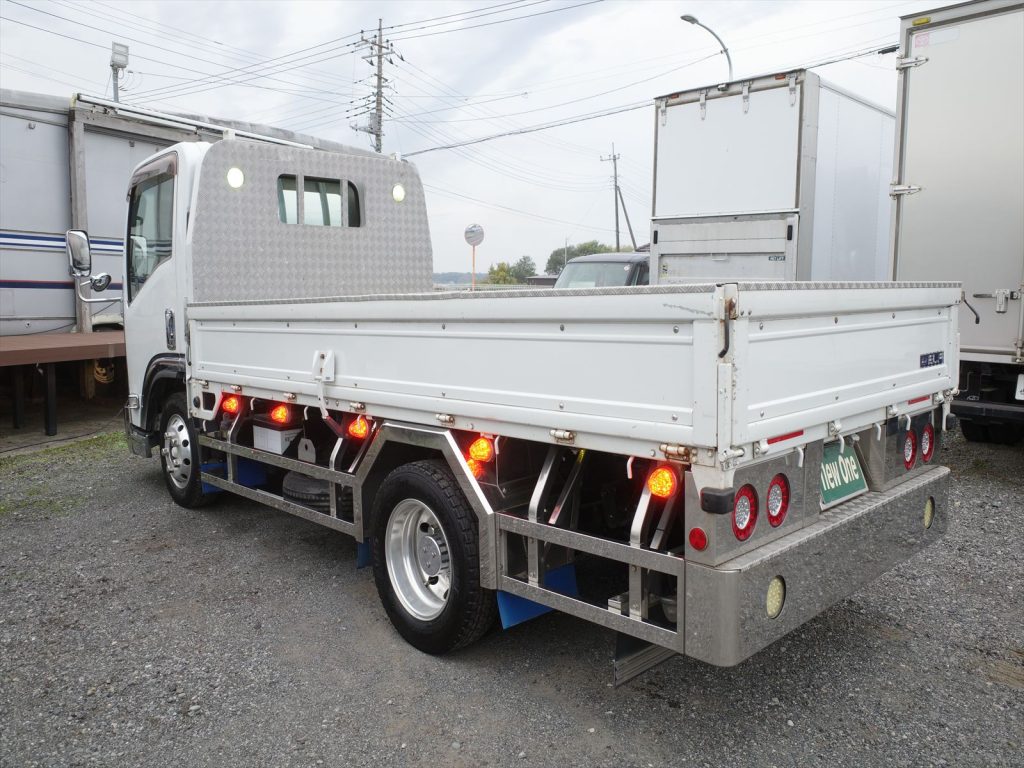 架装ボディも決まってます!社外アルミホイールも曾比されております!