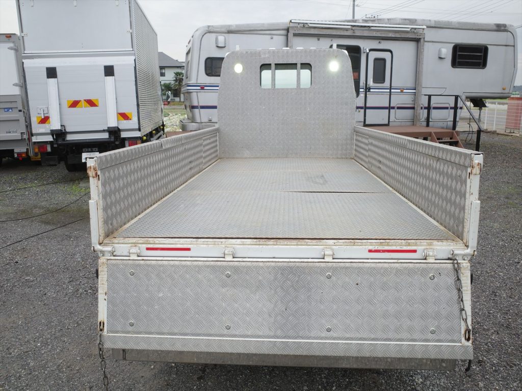 床とあおり縞鋼板 貼り