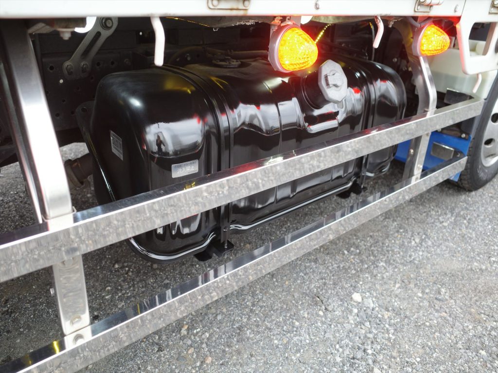 架装ボディも決まってます!社外アルミホイールも装備されております!