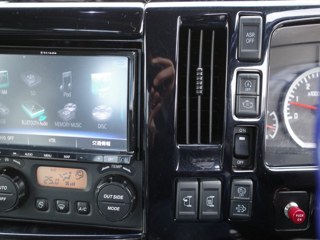 カスタム絨毯貼り カスタムシートオートエアコン Wエアバッグ ABS 左右側電動格納ミラー バックカメラ 坂道発進補助装置 ストラーダナビ 7型 CN-RE05D フルセグ/Bluetooth/DVD/CD/SD/USB/VICS