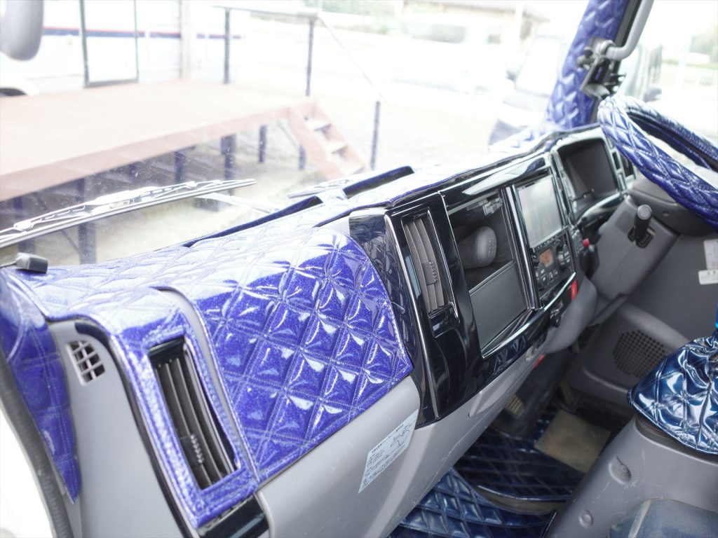 最大積載量2000Kg車両総重量4715Kg 旧普通免許で運転できます!