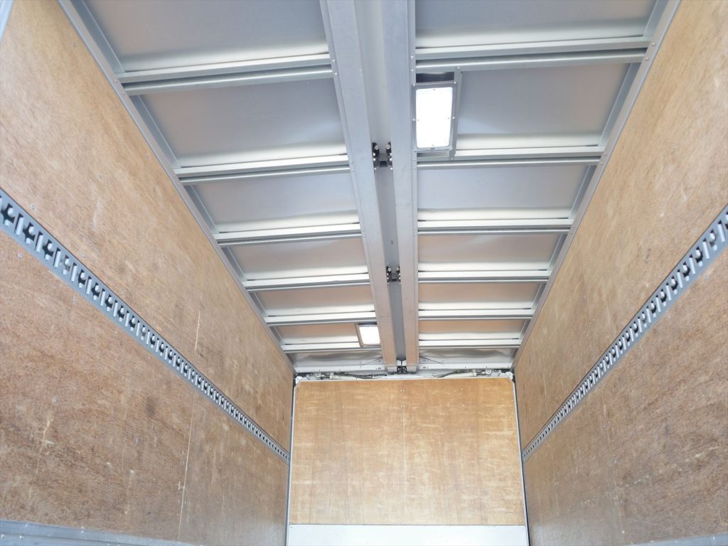 荷箱内寸 長さ440cm 幅210cm 高さ210.5cm 門高202.5cm ラッシング2段　ウイング動作も良好です！