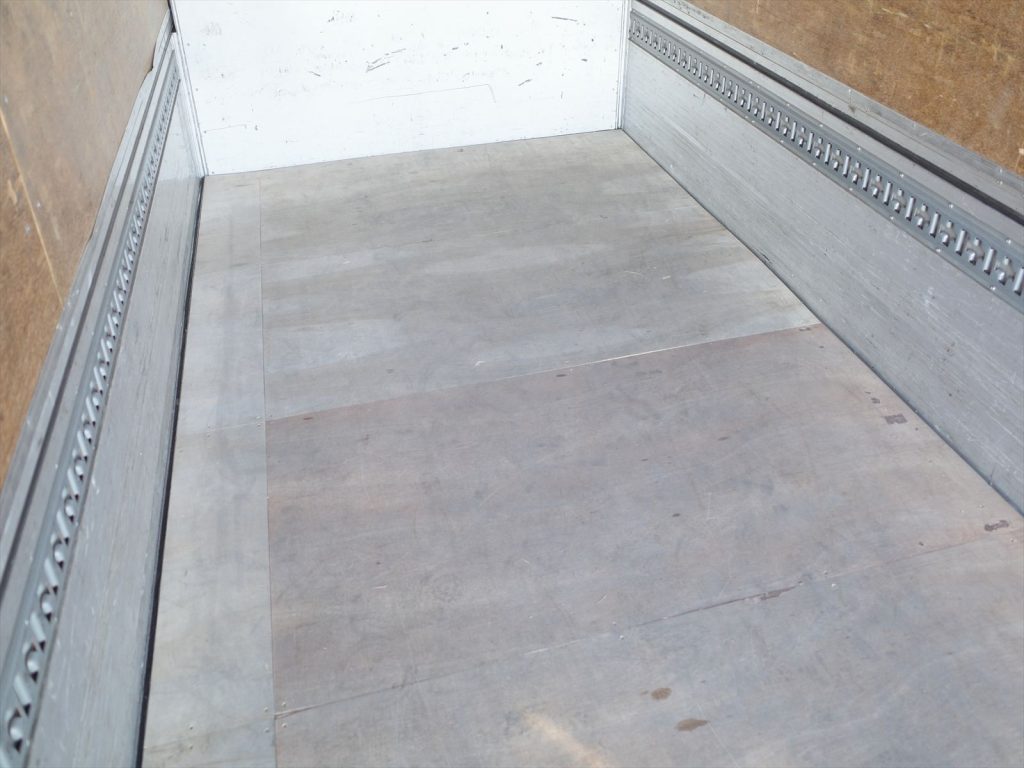 荷箱内寸 長さ440cm 幅210cm 高さ210.5cm 門高202.5cm ラッシング2段　ウイング動作も良好です！