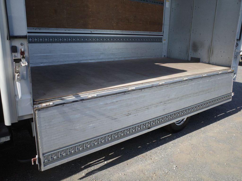 荷箱内寸 長さ440cm 幅210cm 高さ210.5cm 門高202.5cm ラッシング2段　ウイング動作も良好です！