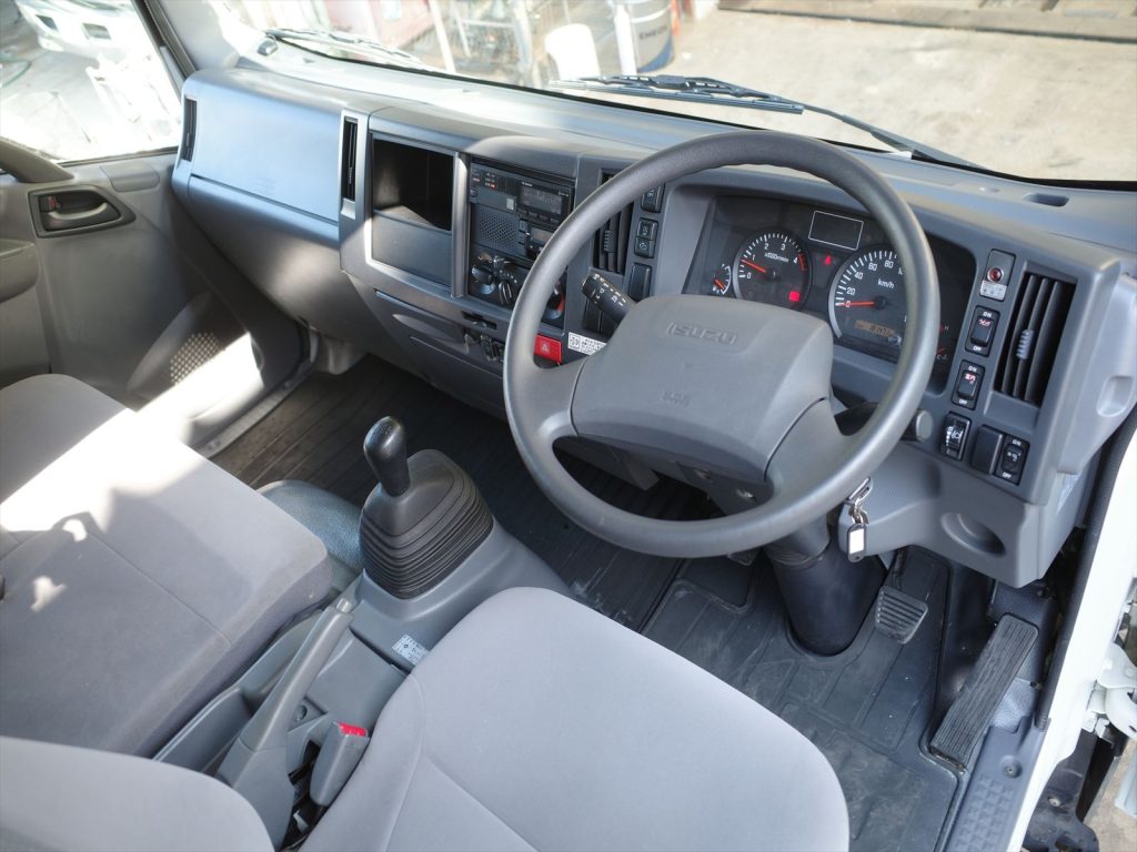 禁煙車で内装もとてもきれいなお車です！