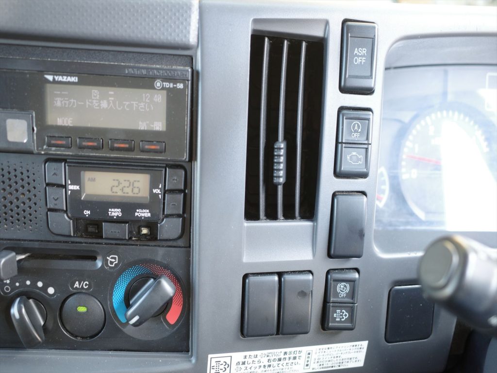 左側電動格納ミラーやバックカメラも取り付けも承ります！