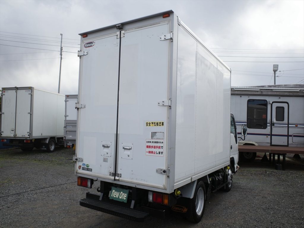 最大積載量1450Kg 車両総重量4495Kg オートマ車なので旧オートマ限定普通免許で運転できます!