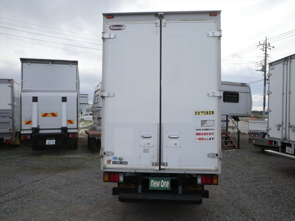 最大積載量1450Kg 車両総重量4495Kg オートマ車なので旧オートマ限定普通免許で運転できます!
