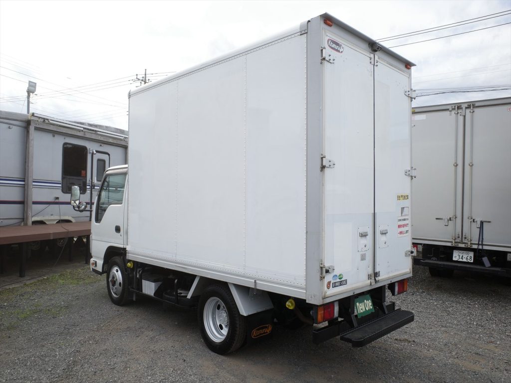 車体寸法 全長515cm 幅185cm 全高298cm