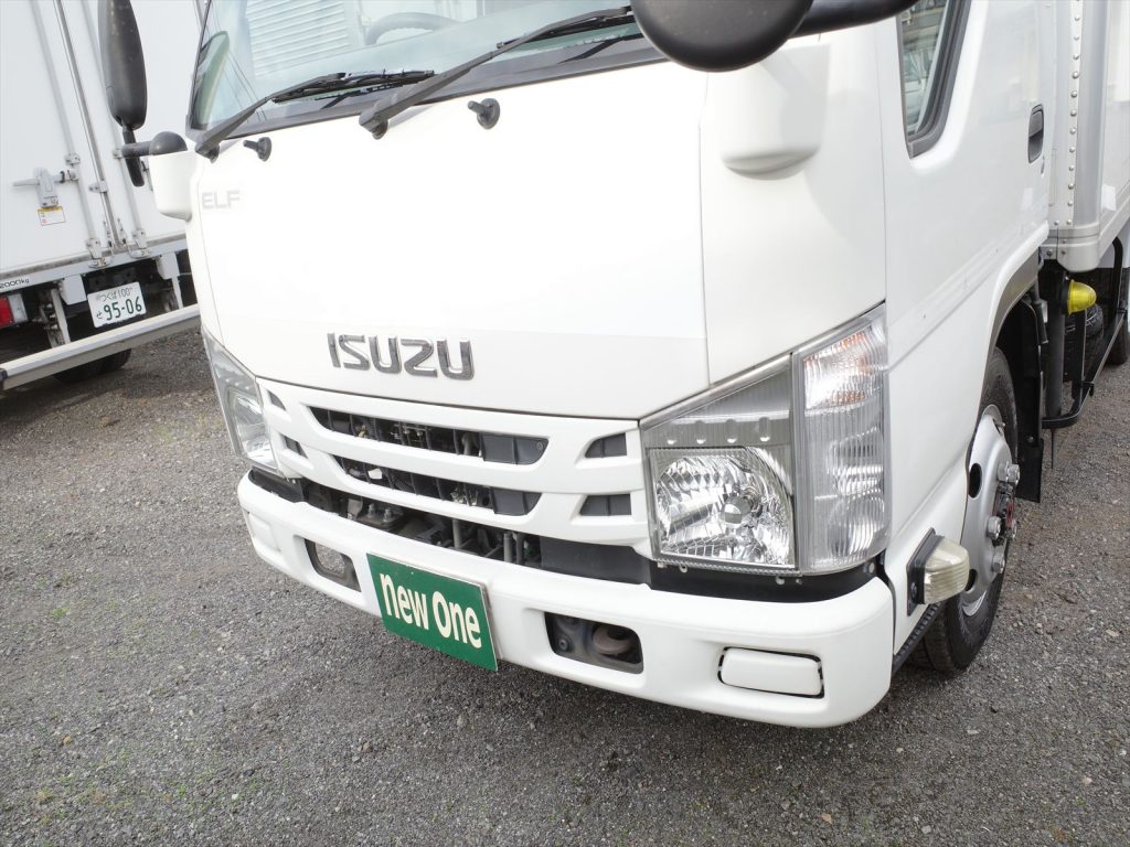 看板シールを消すため一部シールが貼られております。