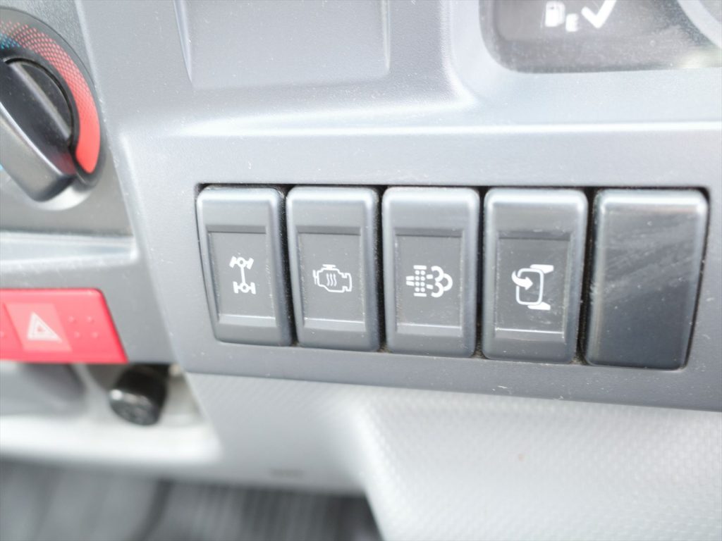 2駆と4駆の切り替えがスイッチでできます!