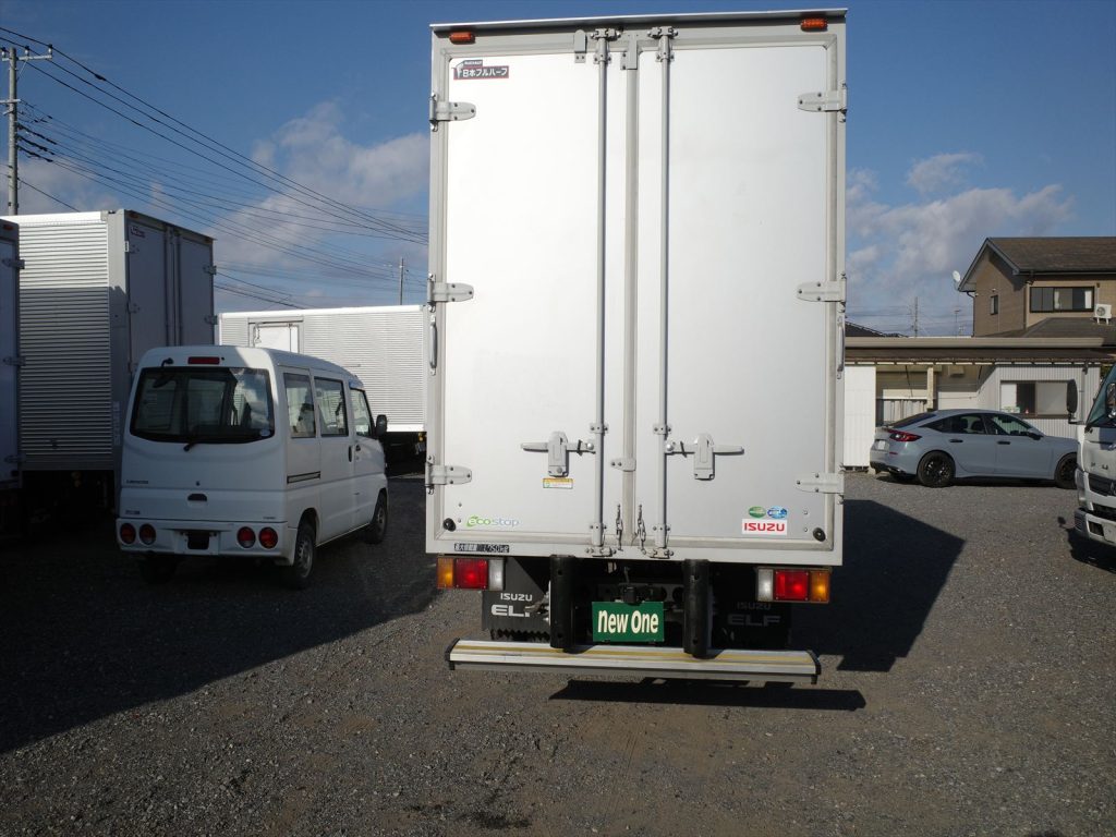 最大積載量1750Kg 車両総重量4980Kg 旧オートマ限定普通免許で運転できます!