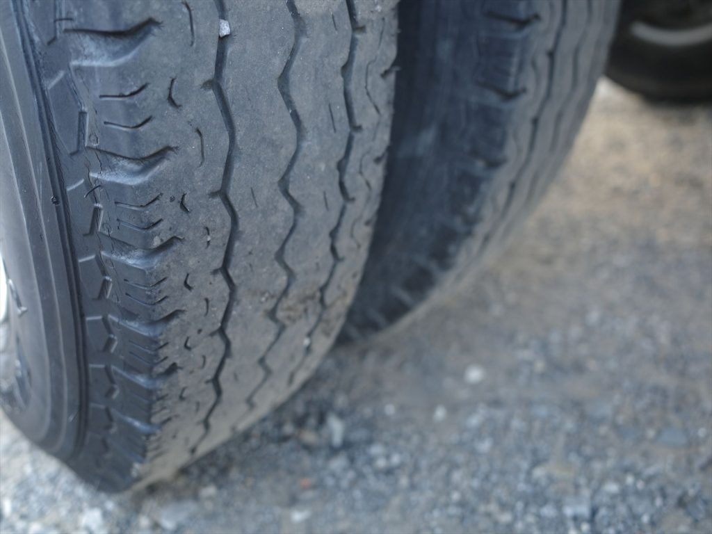 タイヤサイズは185/85R16 溝残量 フロント9mm リヤ3mm