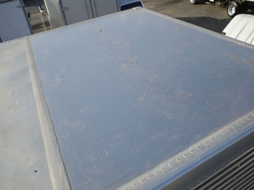 アルミバン フロント側修正跡あります。とてもきれいに仕上がってます!