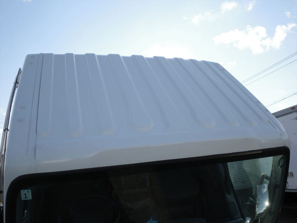 キャビン元々運送屋カラーの緑色を白色に全塗装仕上げしてあります!とてもきれいです!