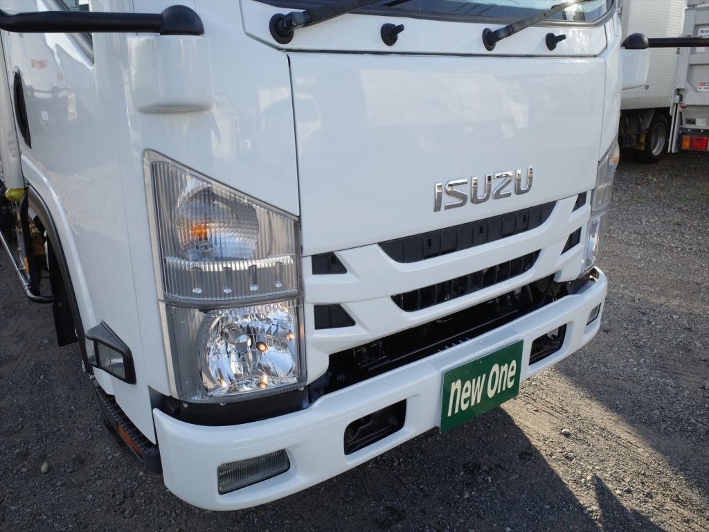 キャビン元々運送屋カラーの緑色を白色に全塗装仕上げしてあります!とてもきれいです!