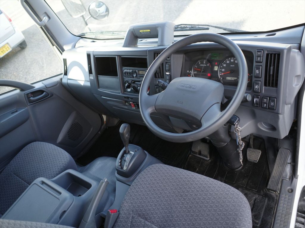 内装もとてもきれいなお車です!