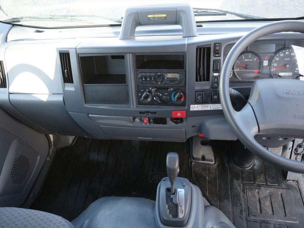 6速オートマ エアコン エアバッグ パワーウインドウ パワステ ABS 左側電動格納ミラー 衝突被害軽減ブレーキ 車線逸脱警告装置 AEBSカメラも装備されております!保証書、記録簿多数あり!