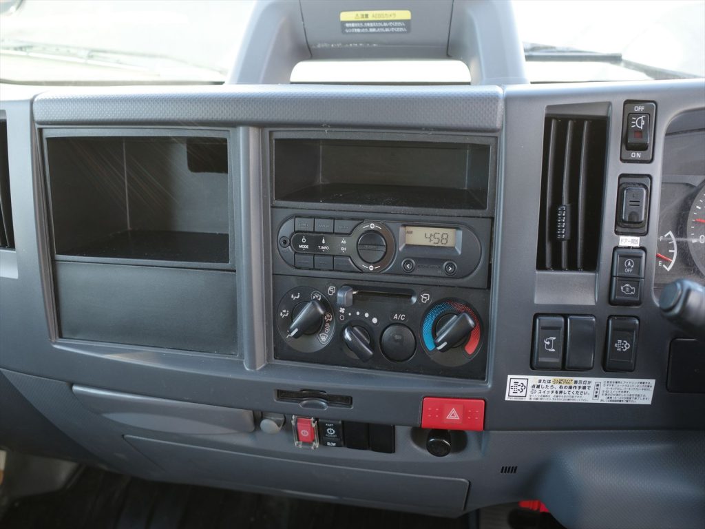 6速オートマ エアコン エアバッグ パワーウインドウ パワステ ABS 左側電動格納ミラー 衝突被害軽減ブレーキ 車線逸脱警告装置 AEBSカメラも装備されております!保証書、記録簿多数あり!