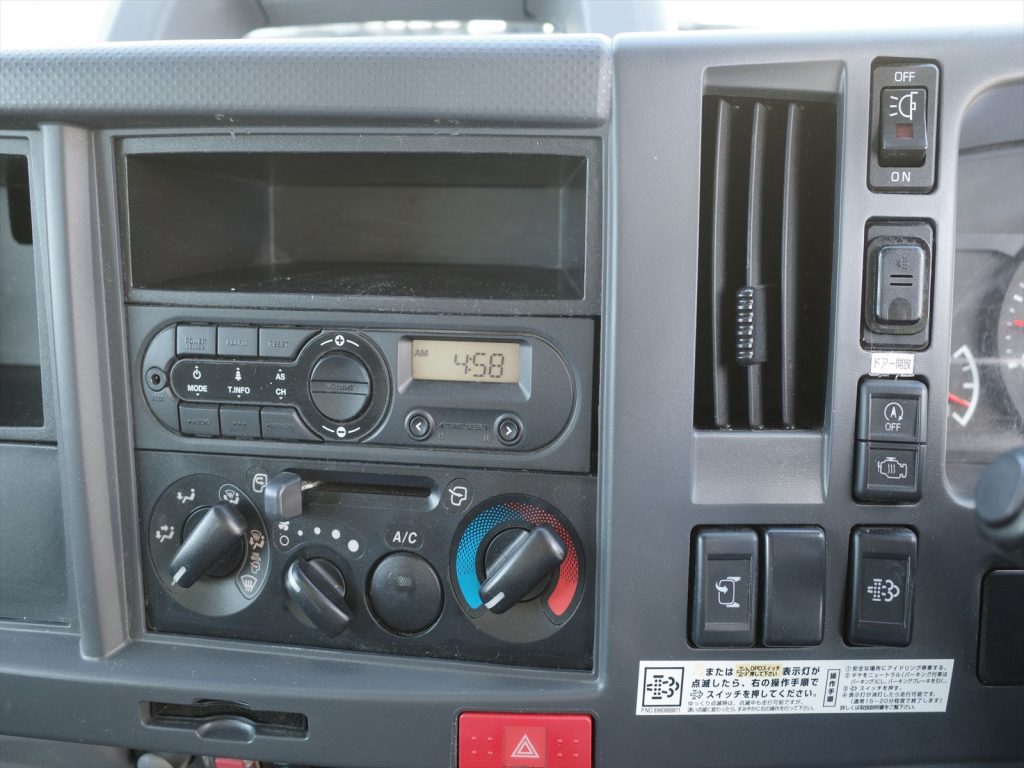 6速オートマ エアコン エアバッグ パワーウインドウ パワステ ABS 左側電動格納ミラー 衝突被害軽減ブレーキ 車線逸脱警告装置 AEBSカメラも装備されております!保証書、記録簿多数あり!