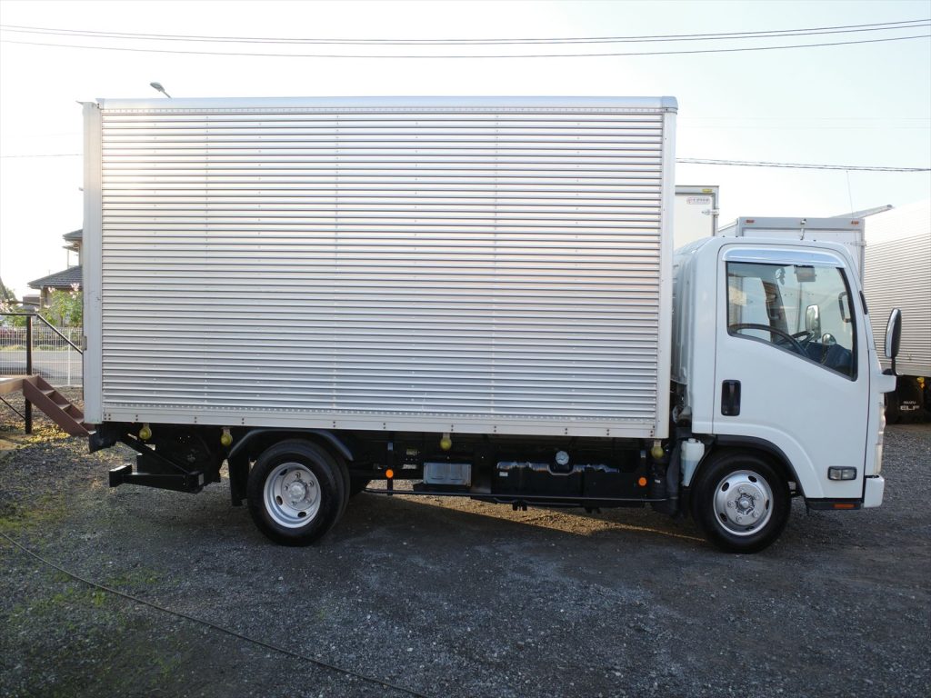 タイヤサイズ 195/85R16 溝残量フロント8mm リヤ8mm 状態良好です!