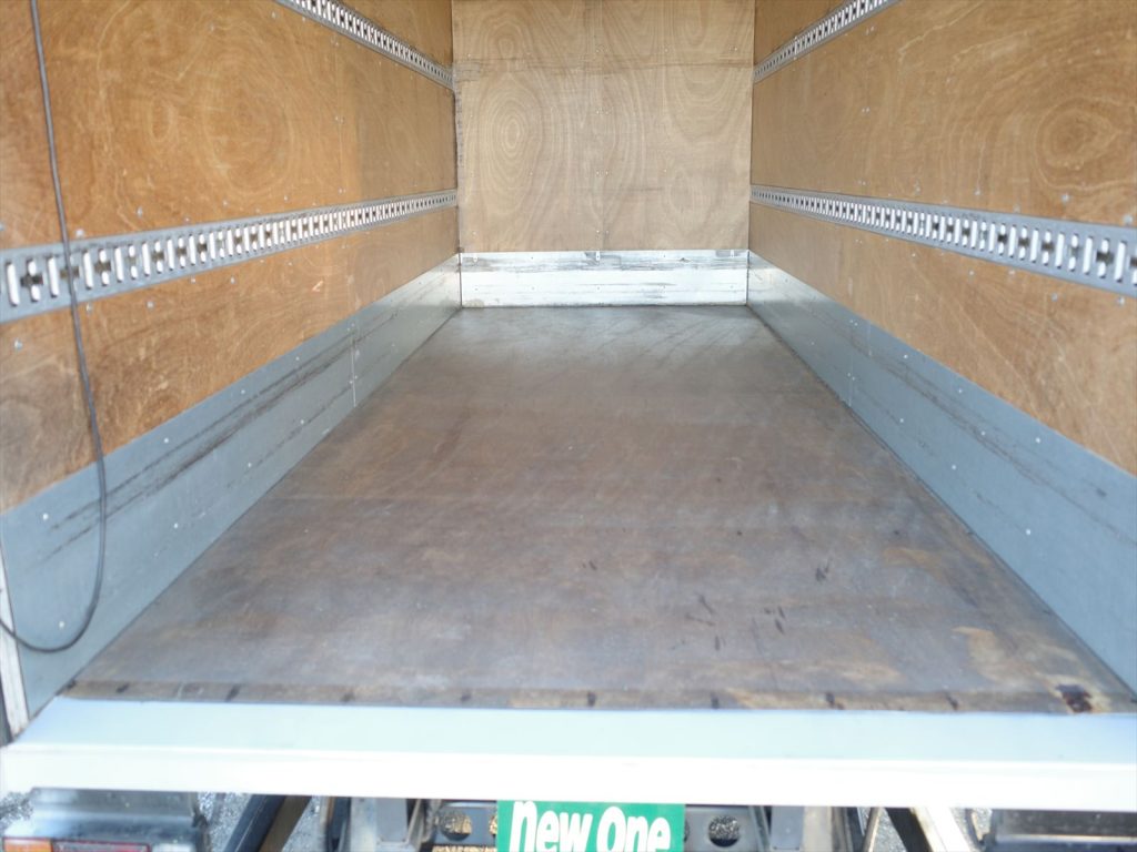 荷室内寸 長さ430cm 幅176cm 高さ207.5cm 門高198cm ラッシング2段