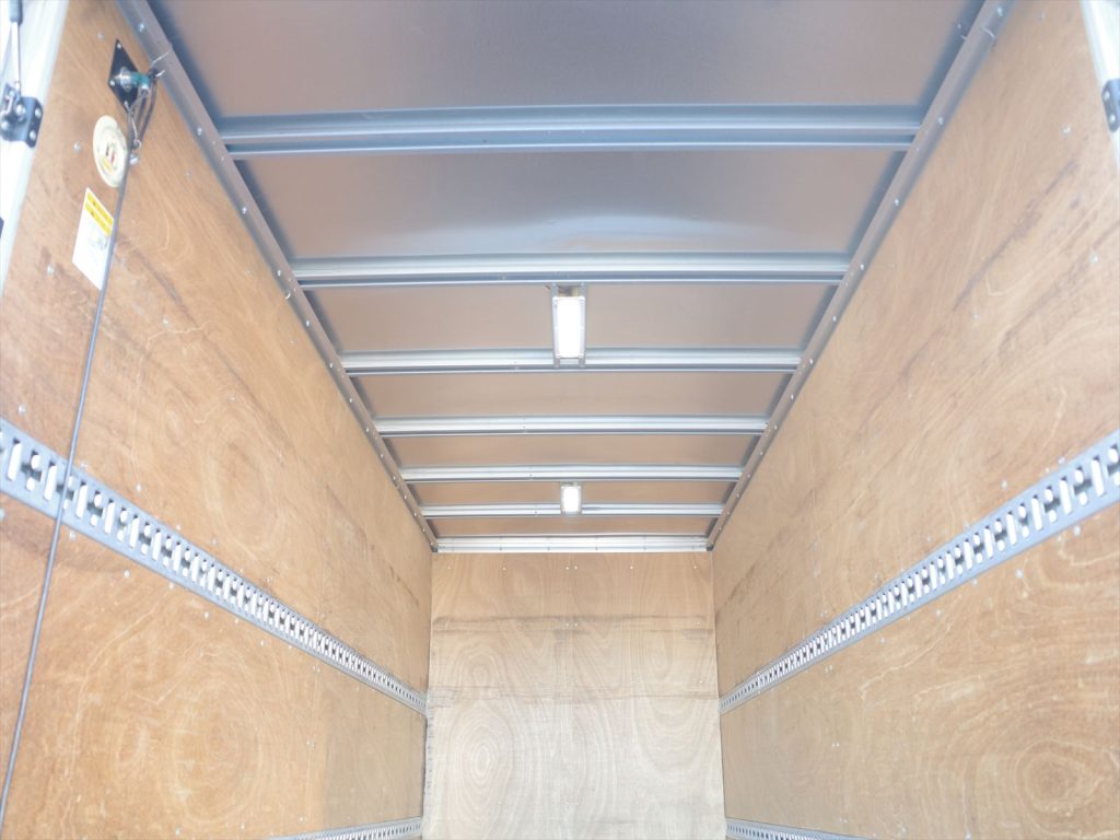 荷室内寸 長さ430cm 幅176cm 高さ207.5cm 門高198cm ラッシング2段