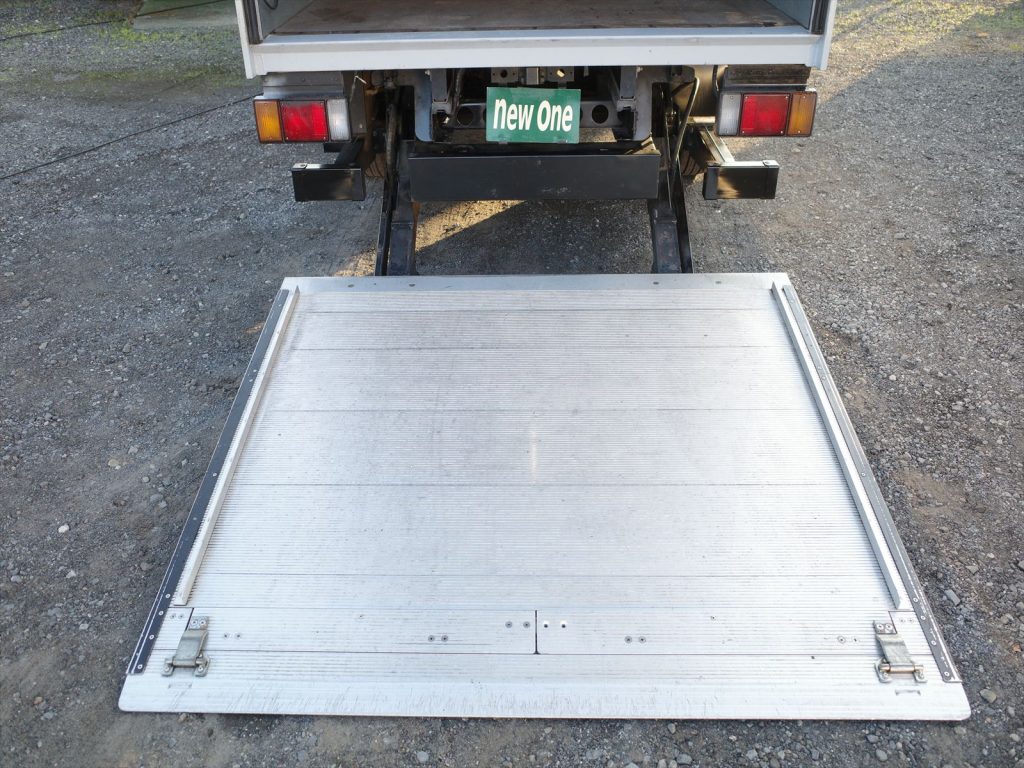 新明和製フルゲート 揚力1000Kg 荷室内リモコンも装備! ゲート寸法幅180.5cm ストッパー有効幅164.5cm 長さ156.5cm ストッパー有効長132cm