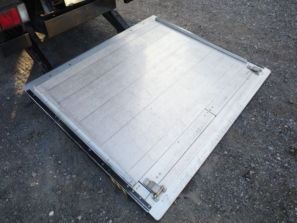 新明和製フルゲート 揚力1000Kg 荷室内リモコンも装備! ゲート寸法幅180.5cm ストッパー有効幅164.5cm 長さ156.5cm ストッパー有効長132cm