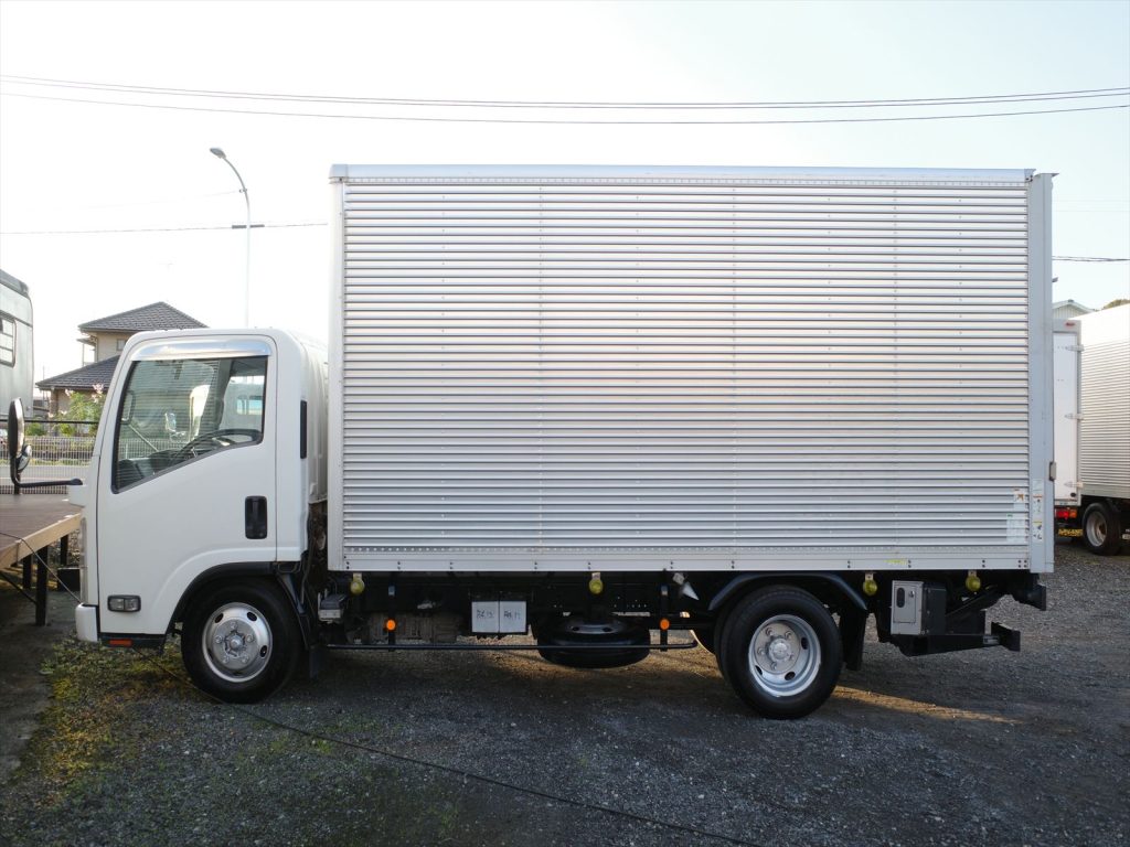 アルミバンにもほとんど傷やへこみございません!