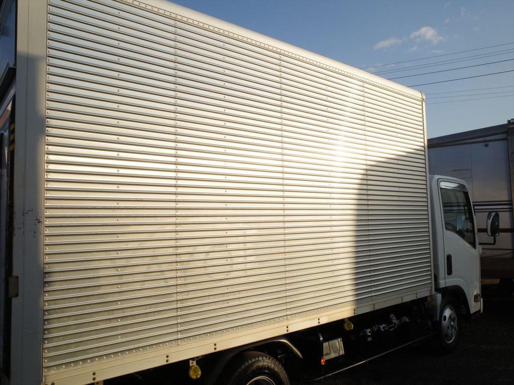 アルミバンにもほとんど傷やへこみございません!