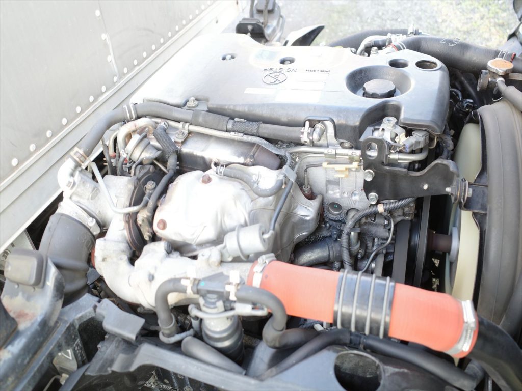 3000ccディーゼルターボ エンジン型式4JJ1 エンジン機関も状態良好です!