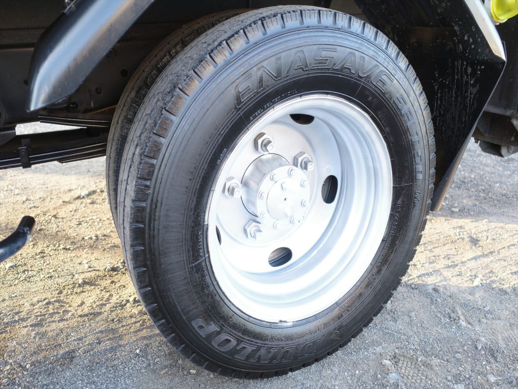 タイヤサイズ 195/85R16 溝残量フロント8mm リヤ8mm 状態良好です!