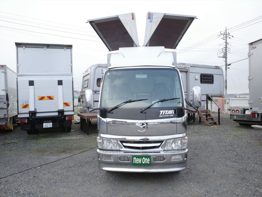 最大積載量1000Kg 車両総重量3275Kg 新普通免許で運転できます!メッキパーツ多数!