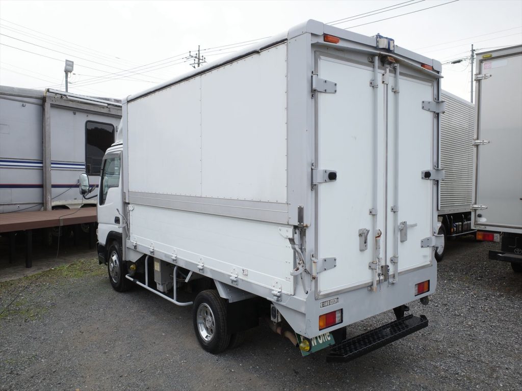 車体寸法 全長505cm 全幅179cm 全高254cm