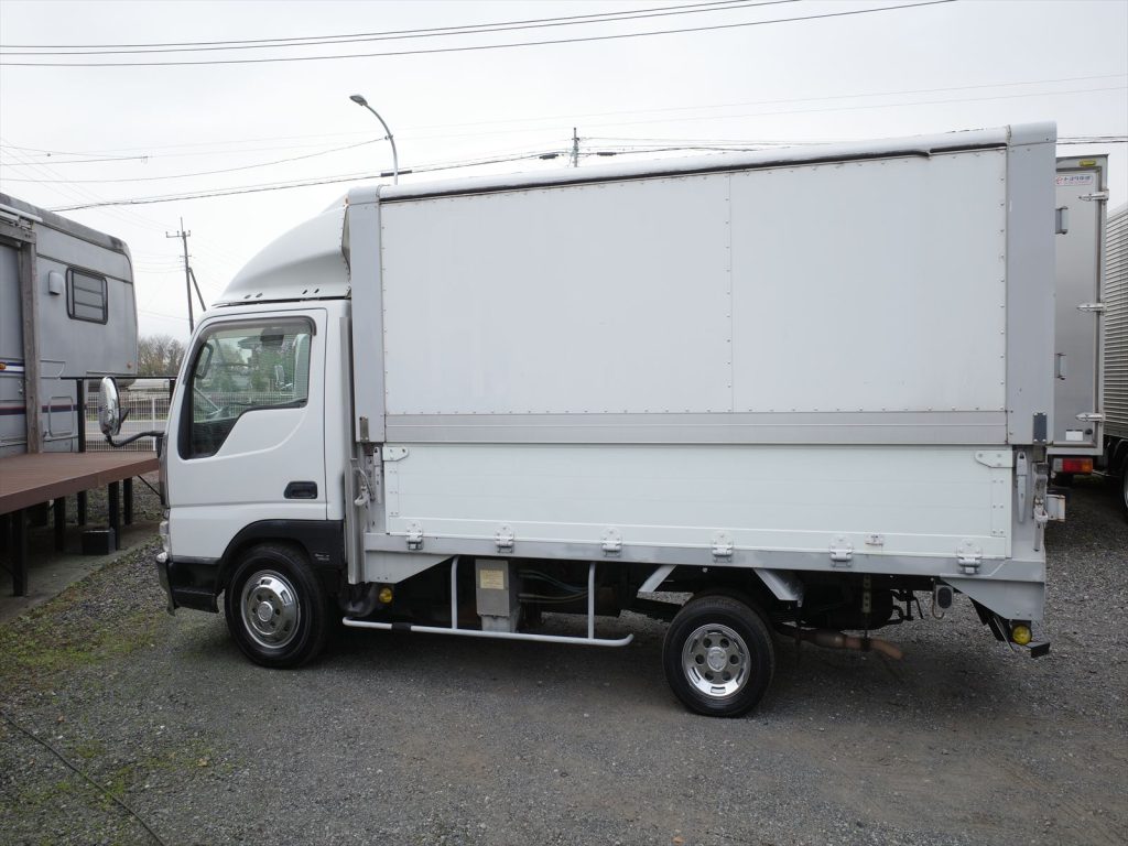 車体寸法 全長505cm 全幅179cm 全高254cm