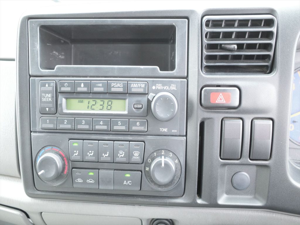 5速マニュアル エアコン パワステ パワーウインドウ エアバッグ 左側電動格納ミラー ETCも装備されております!