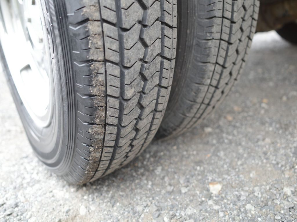 リヤWタイヤ サイズは155R12 8PR 溝残量 6mm 状態良好です!