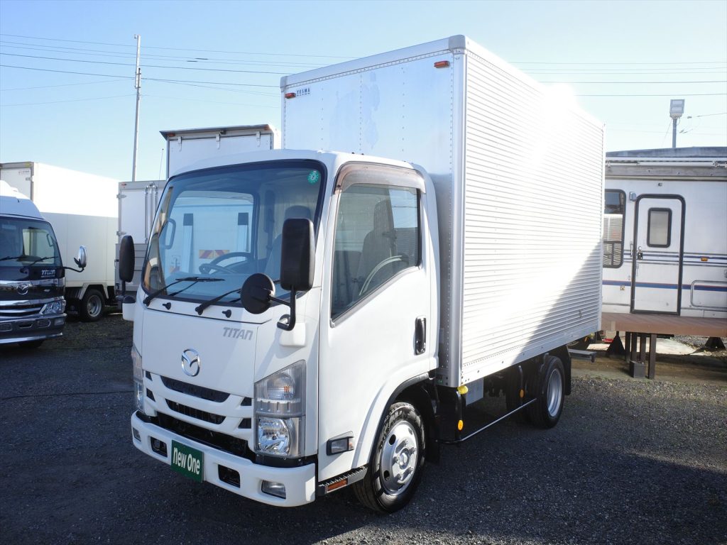 正式名マツダタイタン いすゞからのOEM車です!TRG-LLR85AN 3000ccディーゼルターボ 最大積載量2000Kg 車両総重量4755Kg 旧普通免許で運転できます!