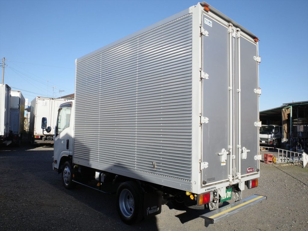 フルハーフ製アルミバン 工番T3DN991 載せ替えなしの新車からのアルミバンです!