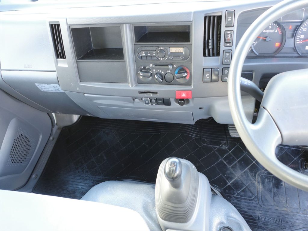 5速マニュアル3ペダル