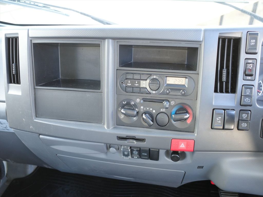 5速マニュアル3ペダル エアコン Wエアバッグ パワーウインドウ パワステ ABS ASR 坂道発進補助装置 左側電動格納も装備されております!