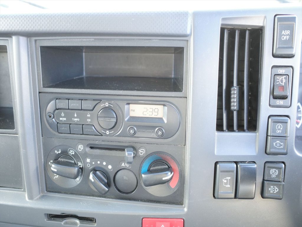 5速マニュアル3ペダル エアコン Wエアバッグ パワーウインドウ パワステ ABS ASR 坂道発進補助装置 左側電動格納も装備されております!