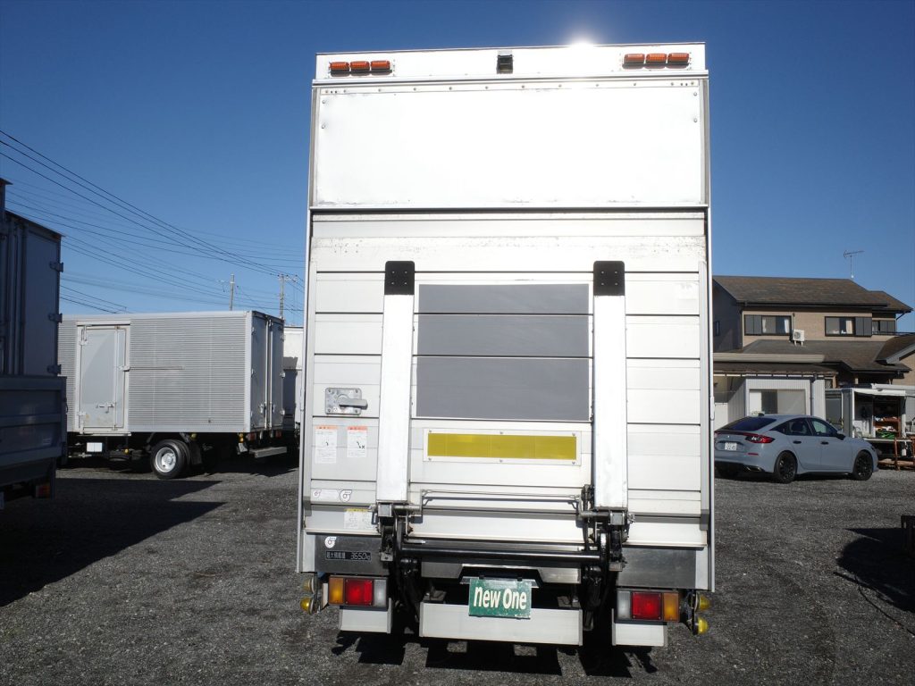 最大積載量3650Kg 車両総重量7955Kg