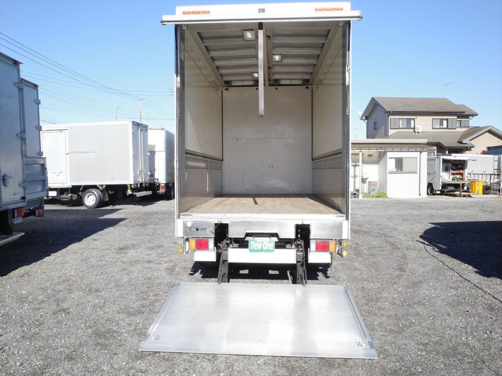 荷室内寸 長さ431cm 幅210cm 高さ225cm 門高215cm ラッシング1段