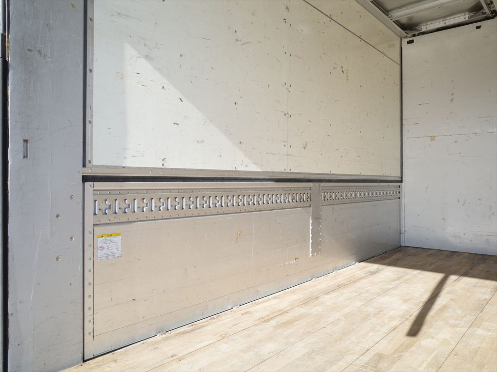 荷室内寸 長さ431cm 幅210cm 高さ225cm 門高215cm ラッシング1段