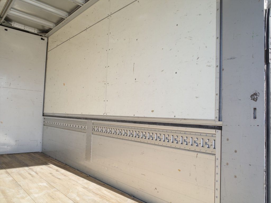 荷室内寸 長さ431cm 幅210cm 高さ225cm 門高215cm ラッシング1段